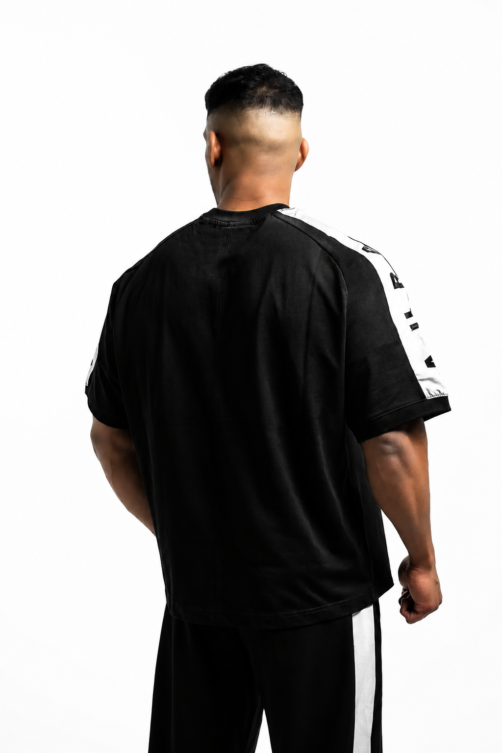 1001 -Aura Boxy Raglan Tee- JET BLACK