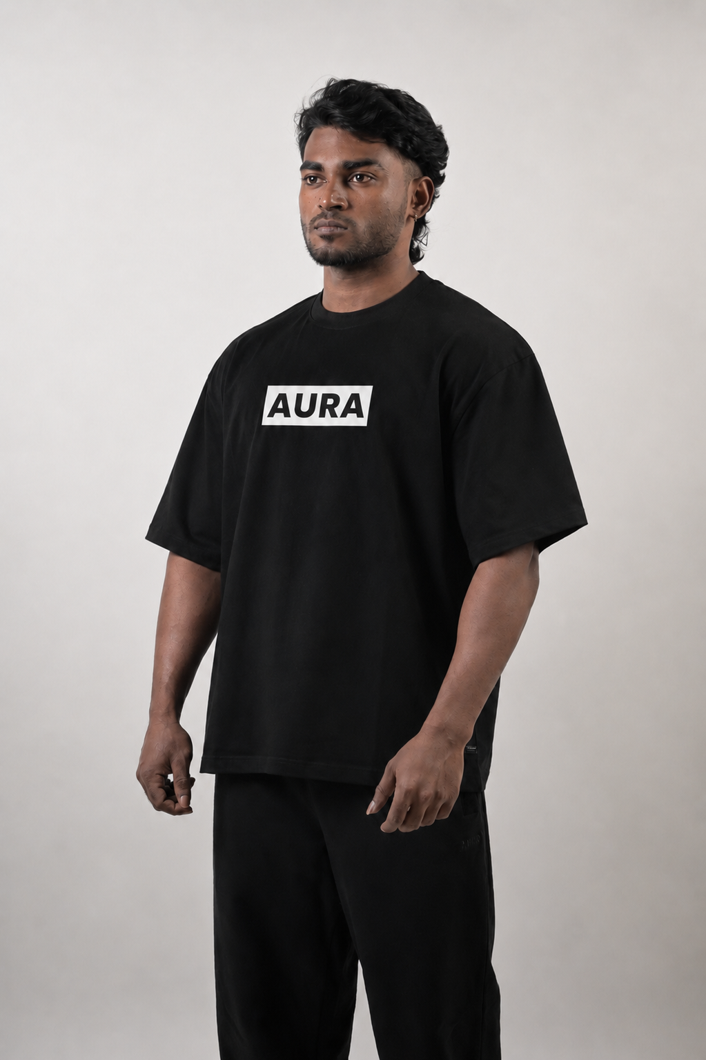 1002 - Aura Essential tee - Jet Black