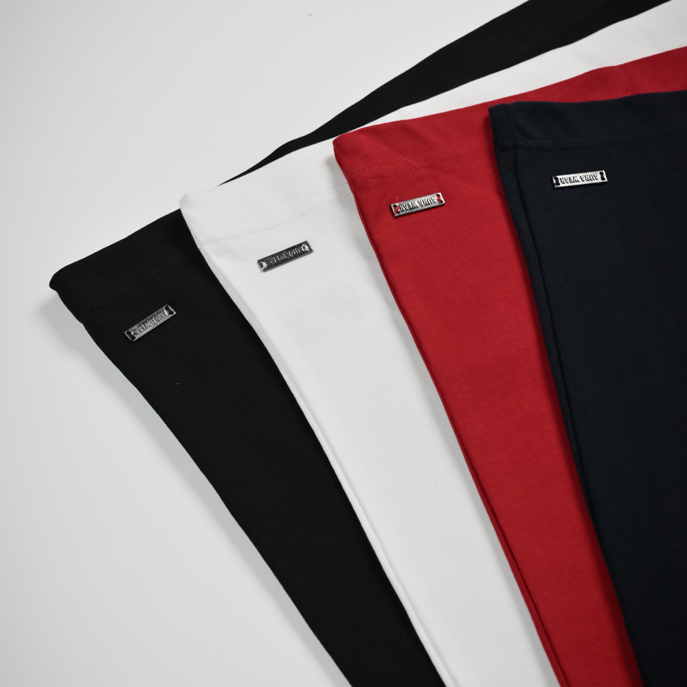 1002 - Aura Essential tee - Jet Black